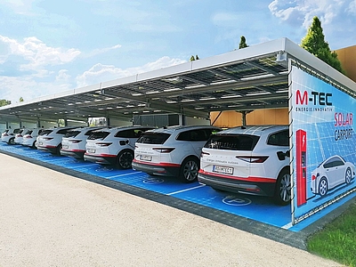 Solarcarport bei M-TEC