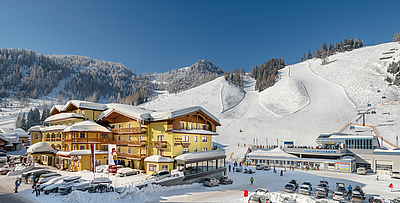 Hotelbetrieb Zauchensee, Foto von Hotel im Winter