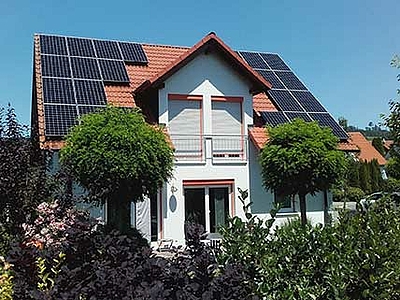 Einfamilienhaus mit 9,6 kWp Photovoltaikanlage auf dem Dach