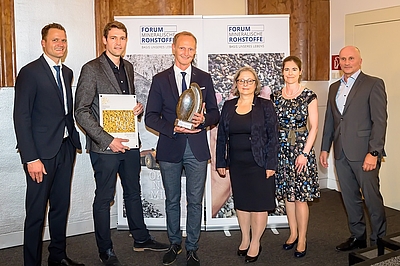 Das Rohrdorfer-Team nimmt den Nachhaltigkeitspreis in der Kategorie Soziales entgegen