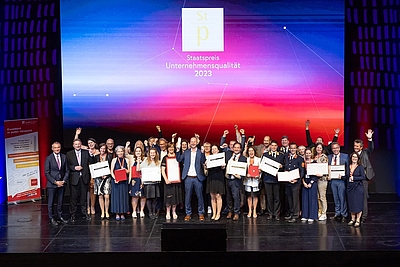 Der Staatspreisträger Flex Althofen mit allen Kategoriesiegern und Sonderpreisträgern des Staatspreis Unternehmensqualität 2023